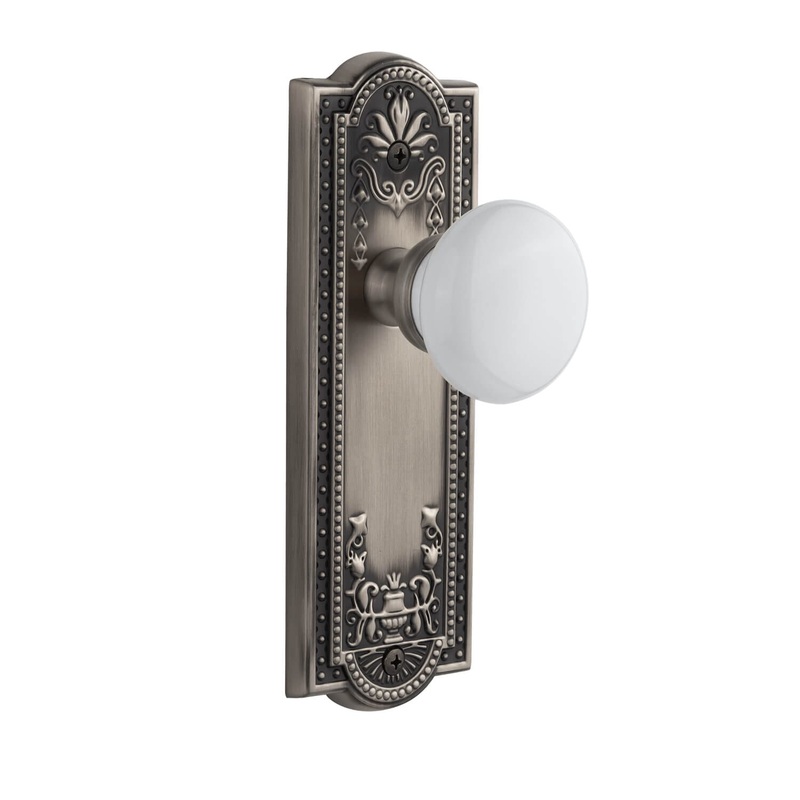 Parthenon Long Plate with Hyde Park Knob in Antique Pewter