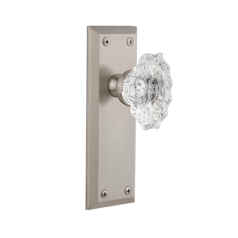 Fifth Avenue Long Plate with Biarritz Crystal Knob in Satin Nickel