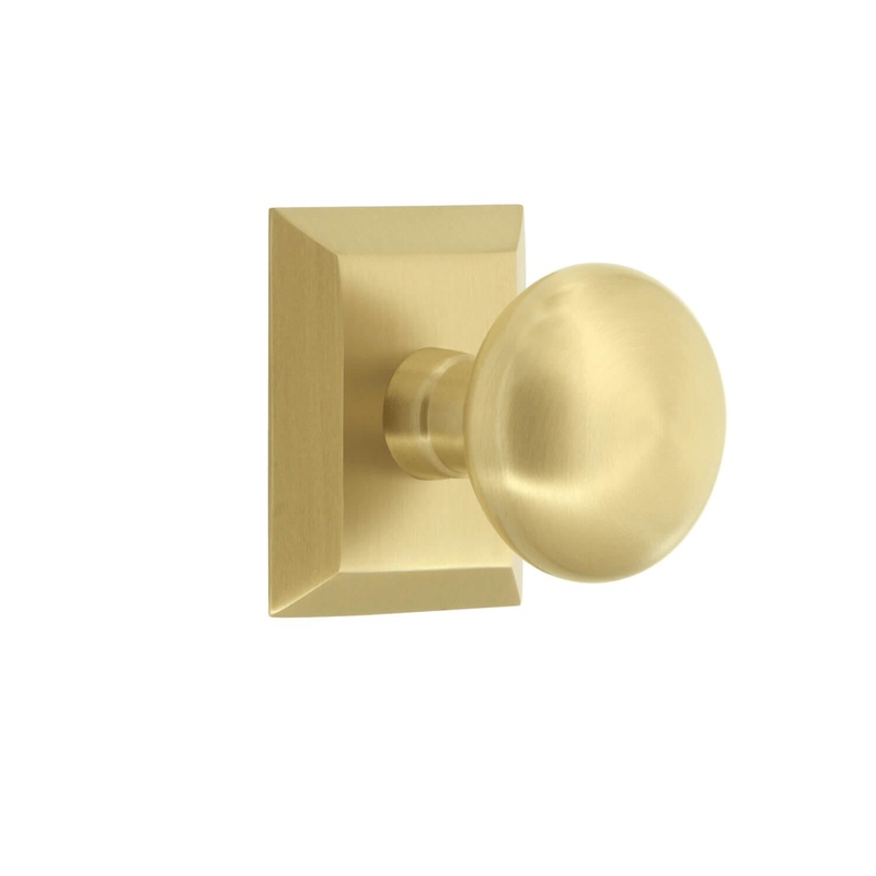 Fifth Avenue Square Rosette with Fifth Avenue Knob in Satin Brass