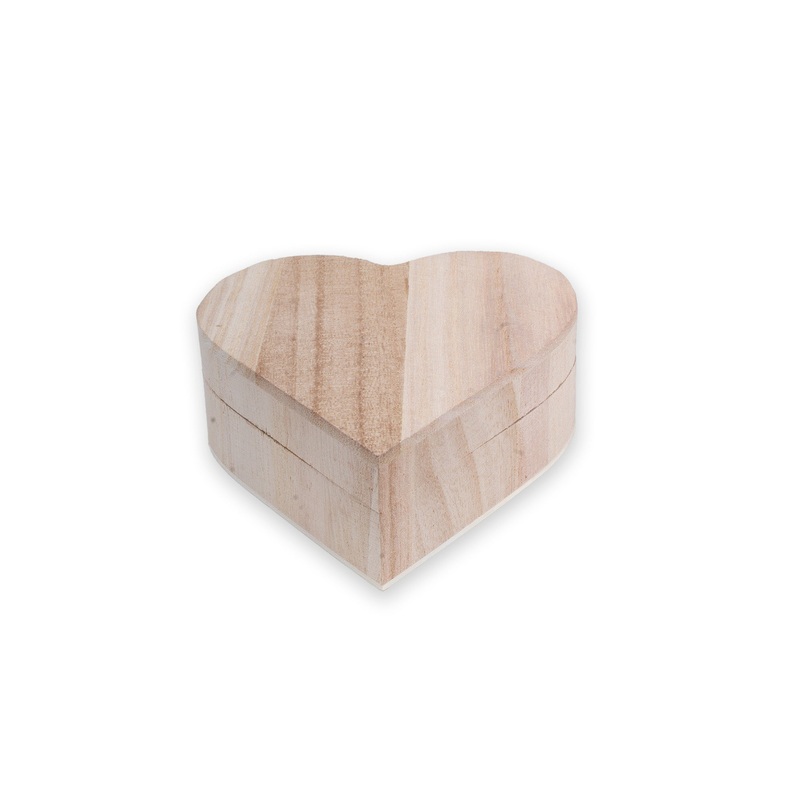 Pinewood Heart L3.9 x W3.5 x H1.6 1pc