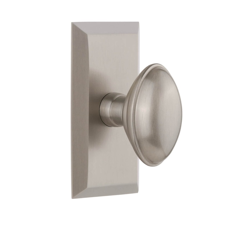 Fifth Avenue Short Plate with Eden Prairie Knob in Satin Nickel