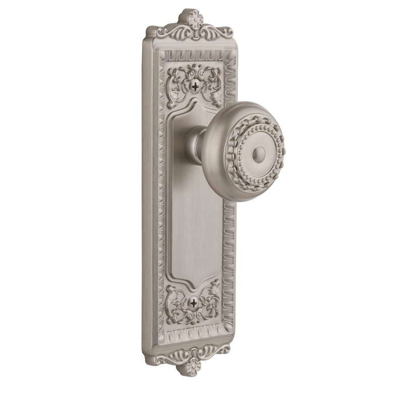 Windsor Long Plate with Parthenon Knob in Satin Nickel